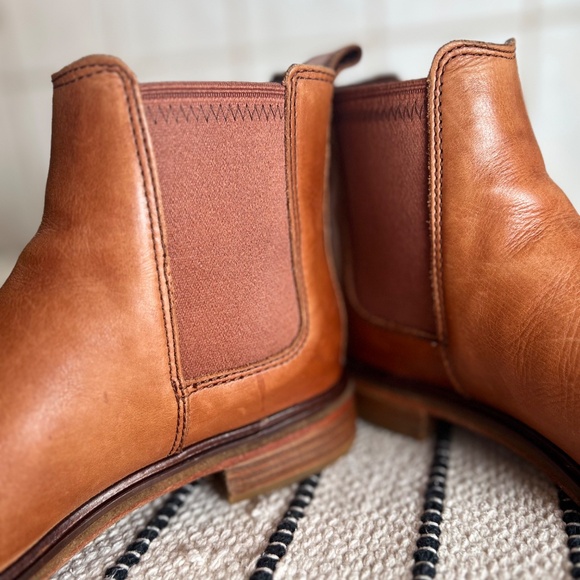 CLARKS Arlo Chelsea Boot in Tan Leather W8.5 - Picture 6 of 9